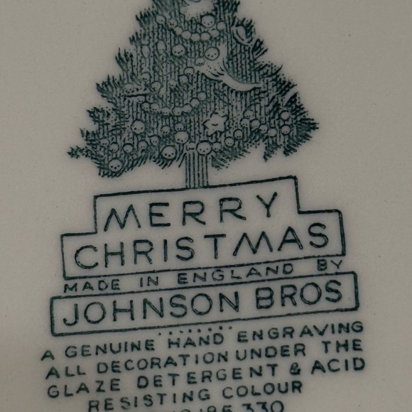 Johnson Bros Merry Christmas Dinner Plate Scalloped 10.5 wide Ironstone England - Picture 5 of 6